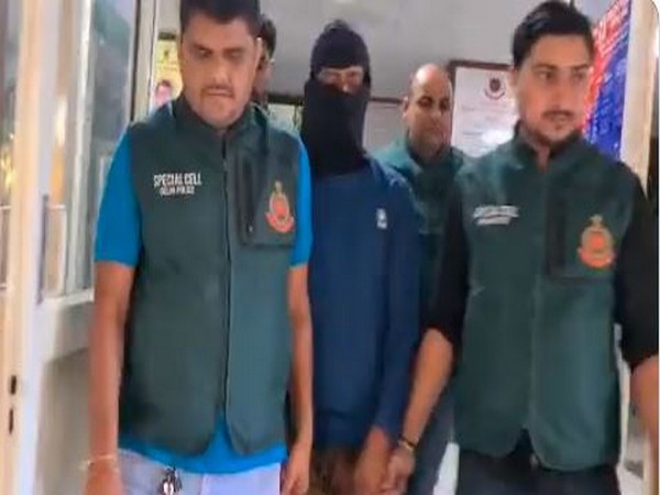 Delhi Police arrests man who attacked 4 PCR vans (Photo Credit: ANI)