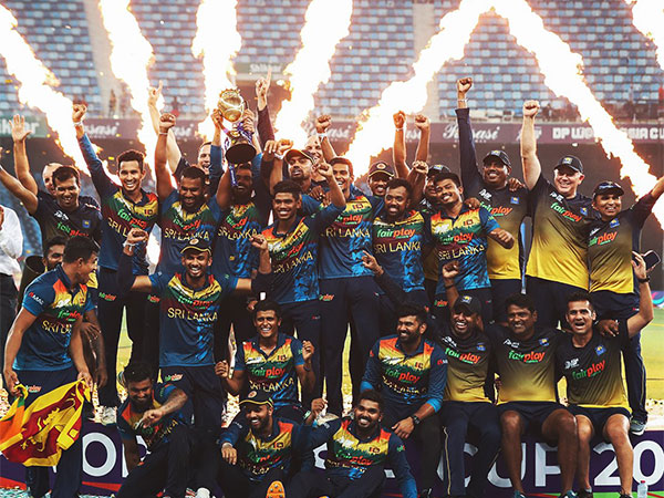 Sri Lanka posing with Asia Cup trophy. (Photo- ICC)