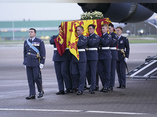 Coffin of Queen Elizabeth arrives Buckingham Palace (Photo: Twitter/The Royal Family)