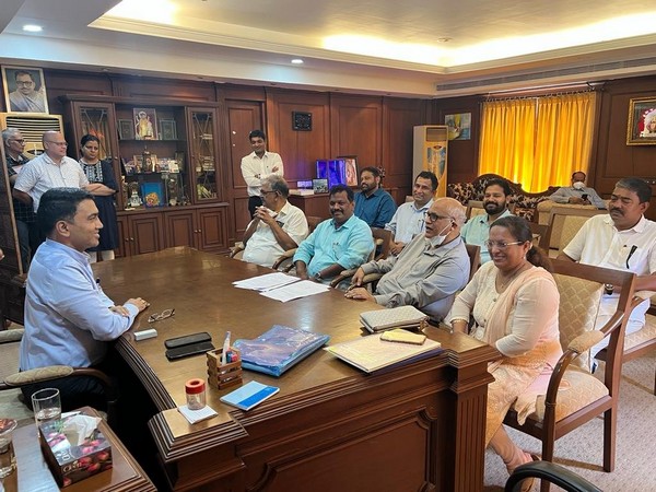 Congress MLAs in a meeting with Goa CM Pramod Sawant (Photo/ANI)