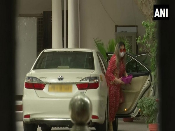 Pinky Irani at Delhi Police EOW office (Photo/ANI)