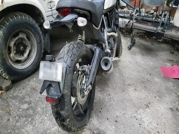 Delhi Police recovers bike given to Jacqueline manager (Photo:ANI)