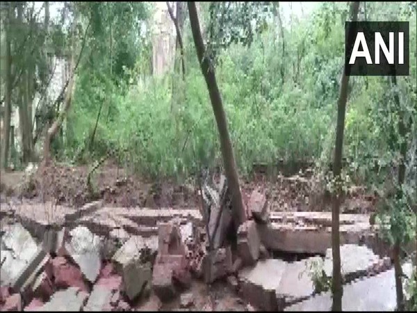 Lucknow wall collapse (Photo credit: ANI)