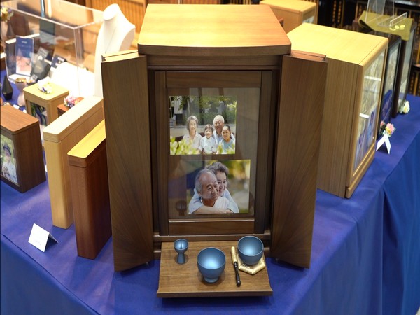 Japanese funeral traditions modify 