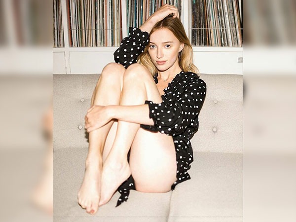  Pheobe Dynevor (Image source: Twitter)