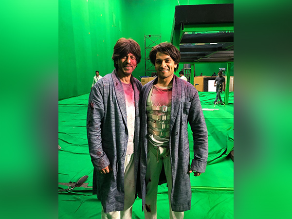 Shah Rukh Khan with stunt double (Image source: Instagram)