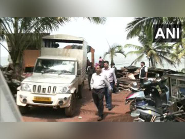 CBI and Forensic officials reach nightclub 'Curlies' in Anjuna, for investigation 