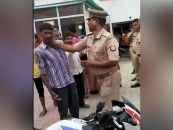 Police officer seen slaaping a man(viral video)