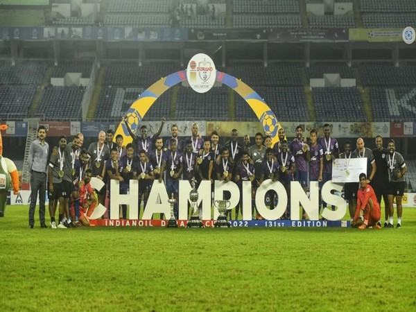 Bengaluru FC celebrating with the trophy. (Photo- ISL)