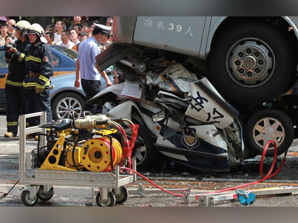 China: COVID quarantine bus crash 