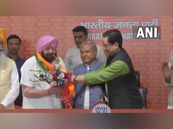 Former Punjab Chief Minister Amarinder Singh with BJP leaders (Photo: ANI)