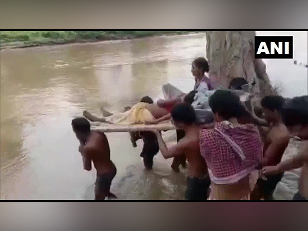 Tribal woman carried to hospital on a cot (Photo/ANI)