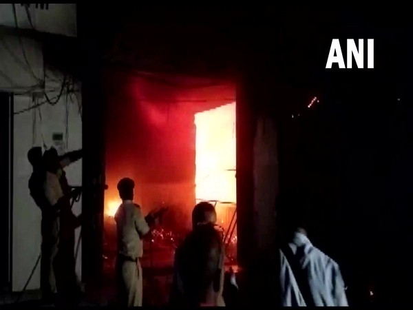 Fire broke out in Muzzafarpur hotel (Photo/ANI)