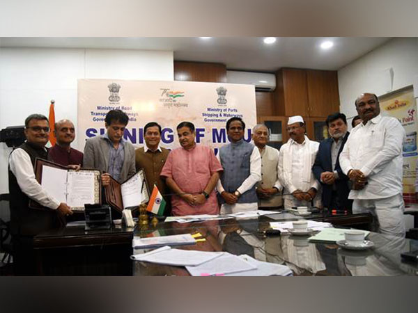 Union Minister for Road Transport and Highways Nitin Gadkari at MoU signing ceremony. (photo/PIB)
