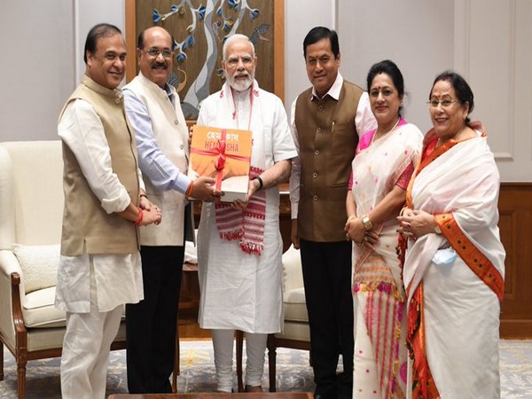 Prime Minister Narendra Modi received a copy of the Braille version of 'Hemkosh' (Photo: Narendra Modi Twitter handle)