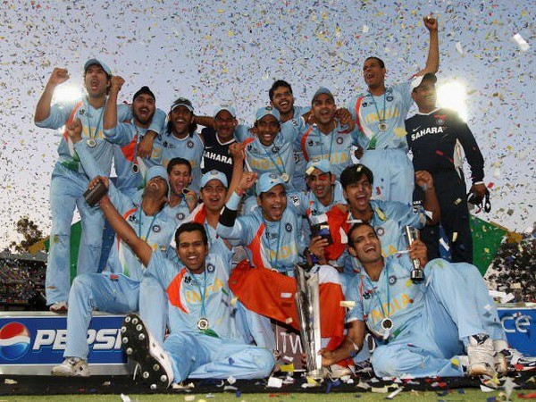 India celebrating with the trophy. (Photo- BCCI Twitter)
