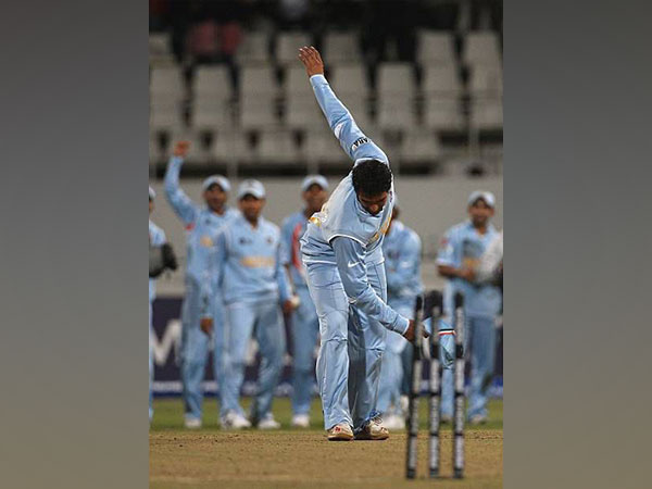 Robin Uthappa tipping his hat after a successful hit at stumps. (Photo- Robin Uthappa Twitter)