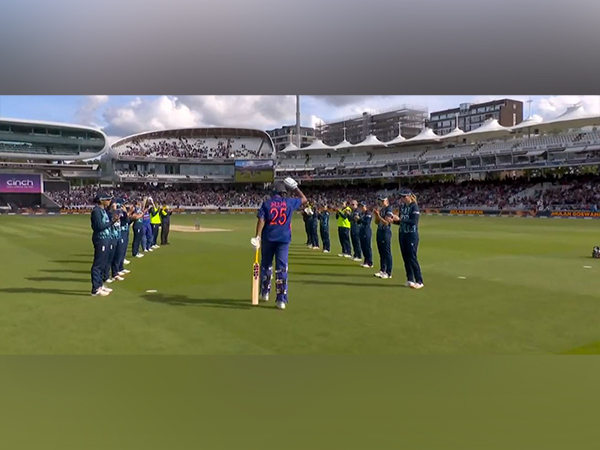 Jhulan Goswami receives 'Guard of Honour' (Photo: England Cricket (screen grab)/ Twitter)