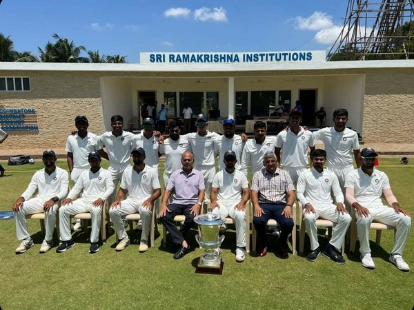 West Zone team with the trophy. (Photo- Ajinkya Rahane Twitter)