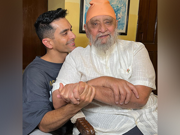 Angad Bedi with father Bishan Singh Bedi (Image source: Instagram)