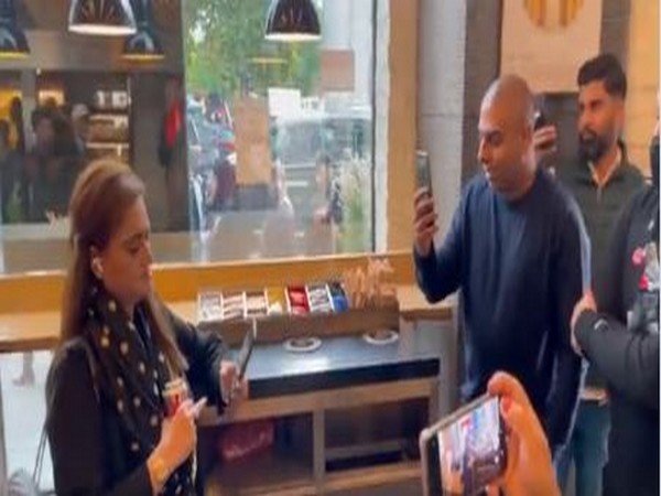 Pakistan Minister Marriyum Aurangzeb heckled at London (Screengrab from viral video)