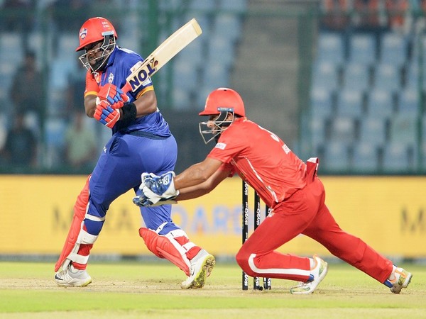 Hamilton Masakadza in action. (Photo- LLC)