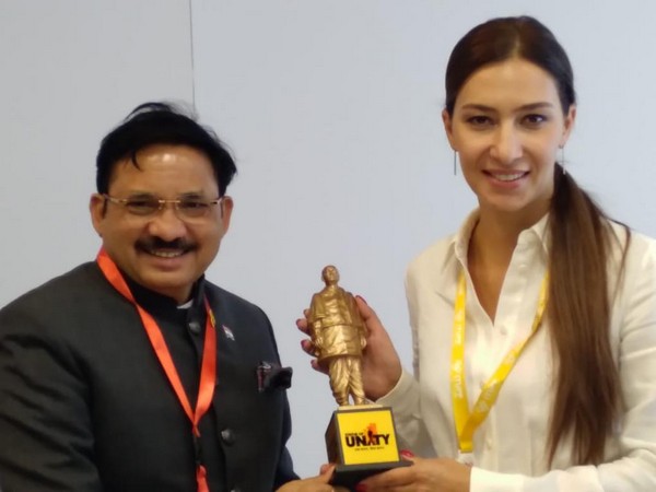 MoS Devusinh Chauhan and Russian Deputy Minister for Communications Bella Cherkesova. (Photo: Twitter//@devusinh)