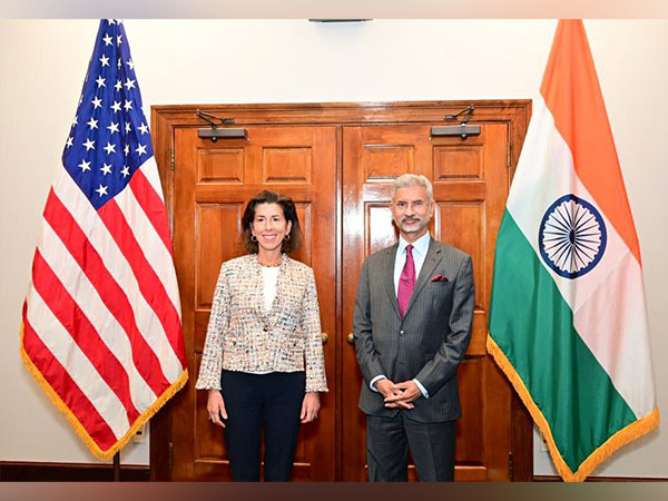 EAM Jaishankar and Commerce Secretary Gina Raimondo. (Photo: Twitter)
