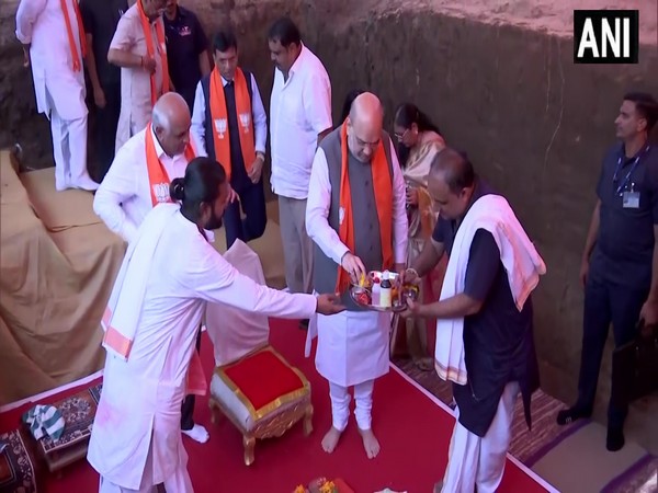 Amit Shah lays foundation stone of 750 bedded modern hospital in Gujarat today (Photo/ANI)