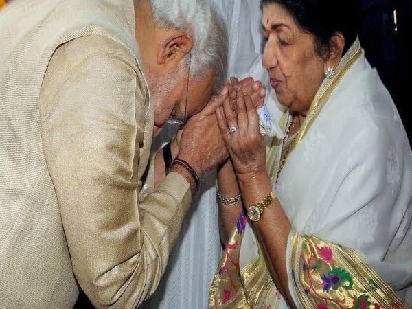 PM Modi with late Lata Mangeshkar (Image source: Instagram)