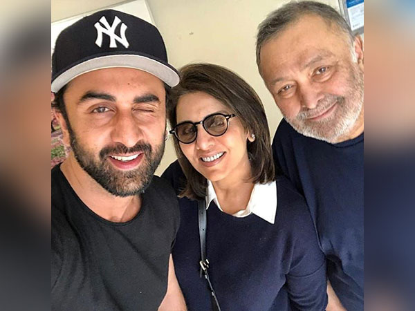 Ranbir Kapoor, Neetu Kapoor, Rishi Kapoor (Image source: Twitter)