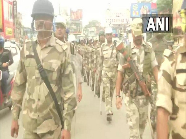 Ranchi Police conducts flag march (Photo/ANI)