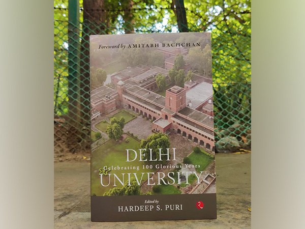 Book Delhi University-Celebrating 100 Glorious Years' (Photo: Hardeep Singh Puri Twitter)