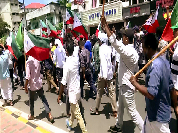 File picture of protesters during one-day strike in Kerala on September 23 (ANI Photo)