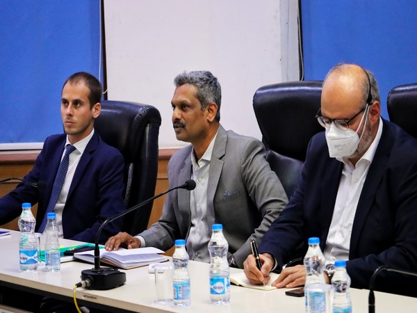 Shaji Prabhakaran (in middle) (Photo: Indian Football Team/ Twitter)