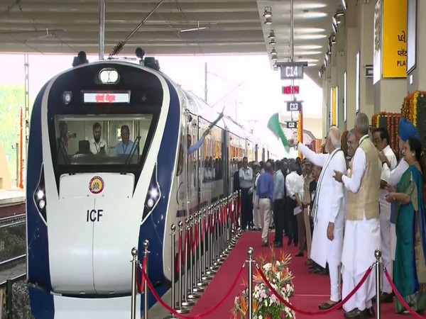 PM Modi flags off new Vande Bharat Express at Gandhinagar (Photo:ANI)