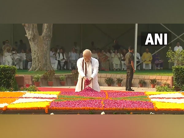 Prime Minister paying floral tribute to former Prime Minister Lal Bahadur Shastri (File Photo/ANI)