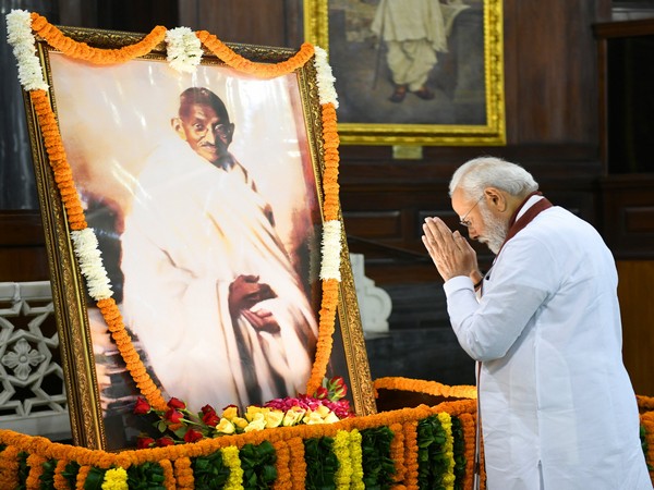 PM Modi paying tributes to Mahatma Gandhi at Parliament House (Photo/ANI)