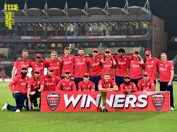 England team posing with the trophy. (Photo- England Cricket Twitter)