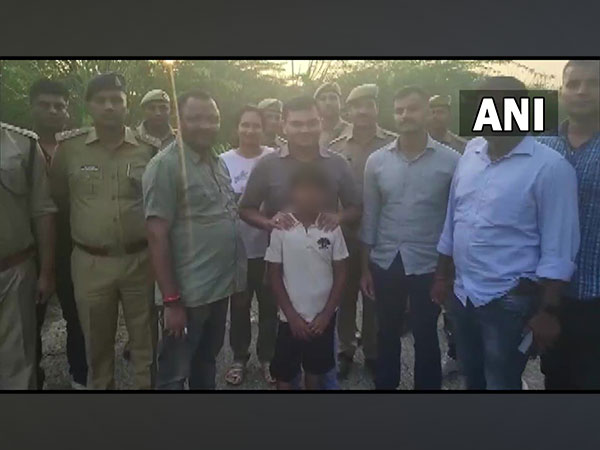 Police with the boy who was kidnapped (Photo/ANI)