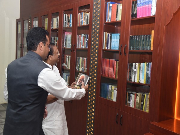 MoS Muraleedharan inaugurates newly designed library at Embassy in Oman