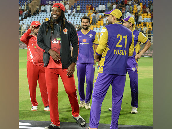 Chris Gayle (L) with Yusuf Pathan (R) during Legends League Cricket (Image: LLC media)