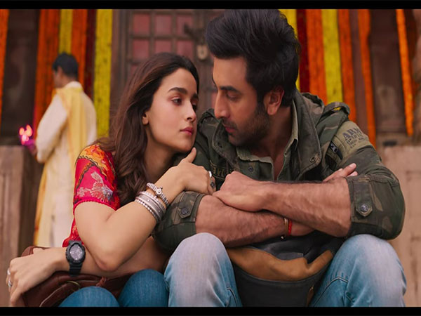 Still from kesariya song (Image source: Twitter)