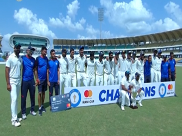 ROI side with Irani Cup. (Photo- BCCI Domestic Twitter)