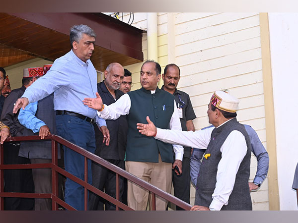 Himachal Pradesh Chief Minister Jai Ram Thakur (centre) 