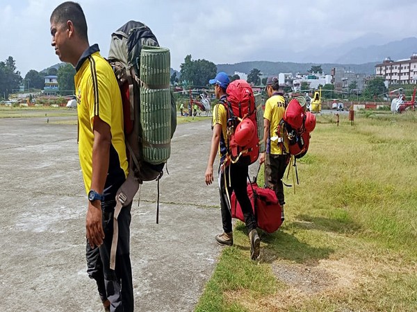 SDRF teams leave from Sahastradhara helipad in Dehradun on October 4 (Photo:ANI)