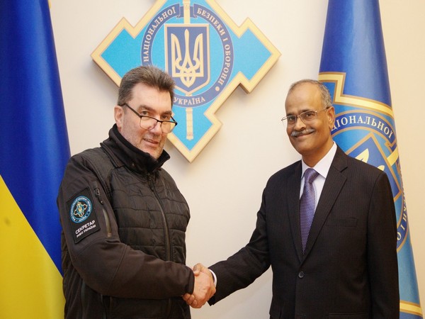 Indian ambassador Harsh Jain with Ukraine National Security Secretary Oleksii Danilov (Photo: Twitter/India in Ukraine)