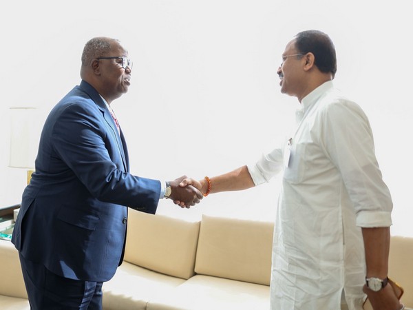 MoS Muraleedharan meets Gabon FM
