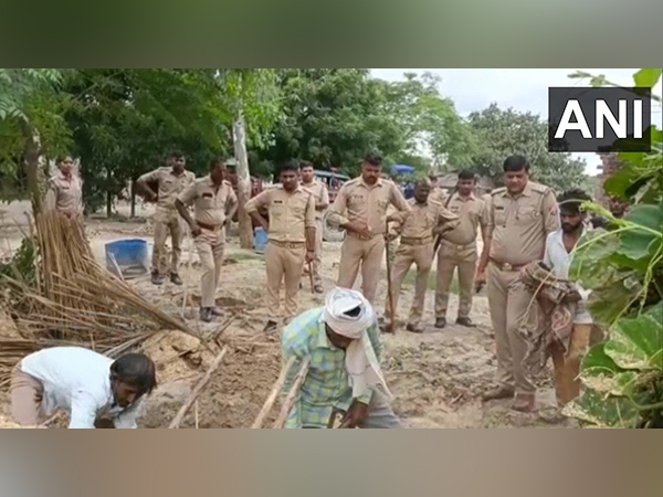 Visual of police while recovering the body (Photo/ANI) 