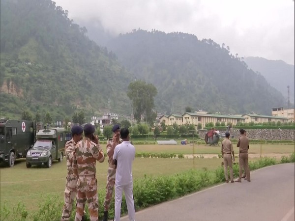 Visual of bad weather on Friday morning (Photo:ANI)